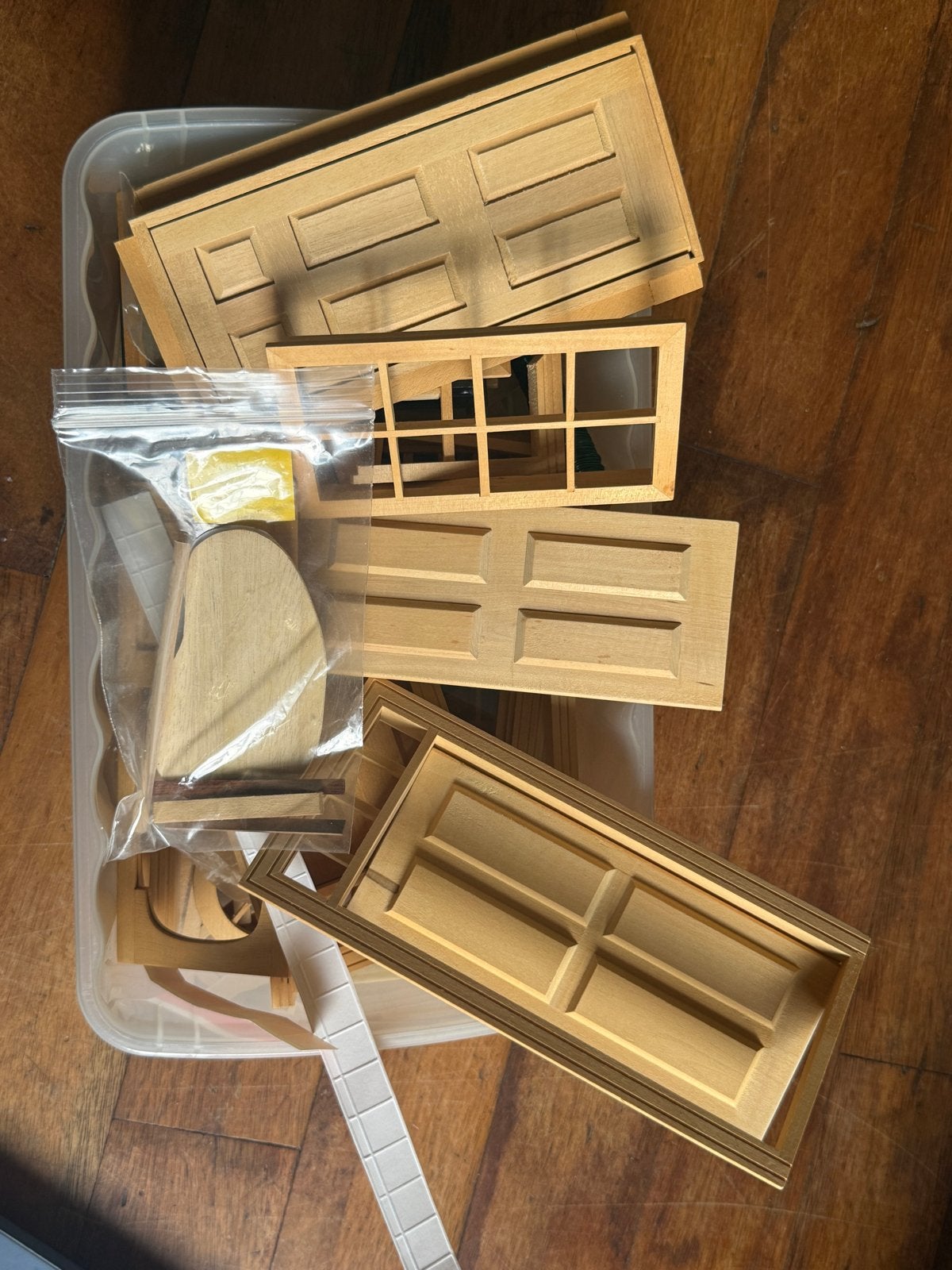 Grote collectie poppenhuis miniaturen en bouwmaterialen, Verzamelen, Poppenhuizen en Toebehoren, Gebruikt, Poppenhuis, Ophalen