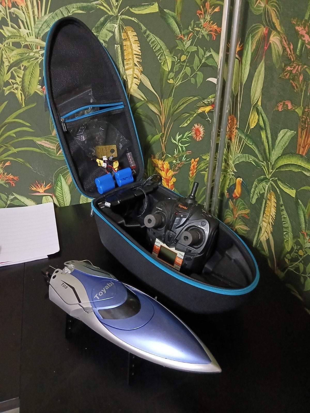 Leuke RC Speedboot - 30 km/u, 20 min speeltijd, Ophalen, Gebruikt