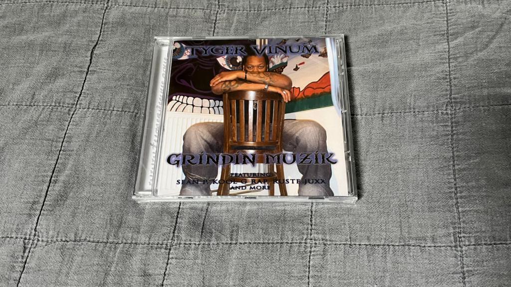 Nieuw in seal Tyger Vinum - Grindin Muzik CD (2009), Ophalen of Verzenden, 2000 tot heden, Nieuw in verpakking