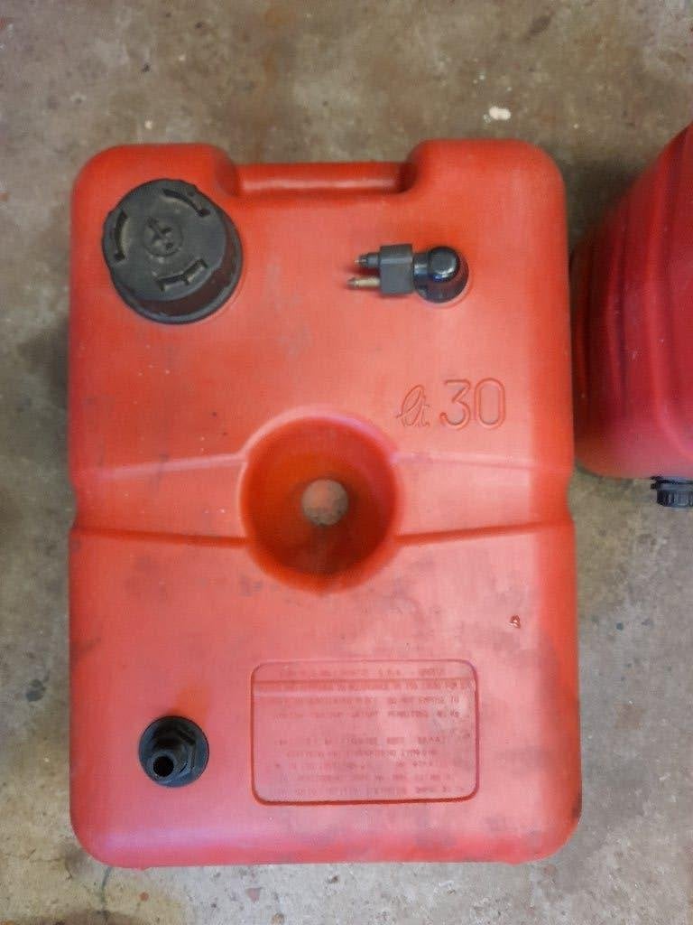 Boottank / Benzinetank 30L met buitenboordmotor aansluiting, Ophalen of Verzenden, Gebruikt, Motor en Techniek