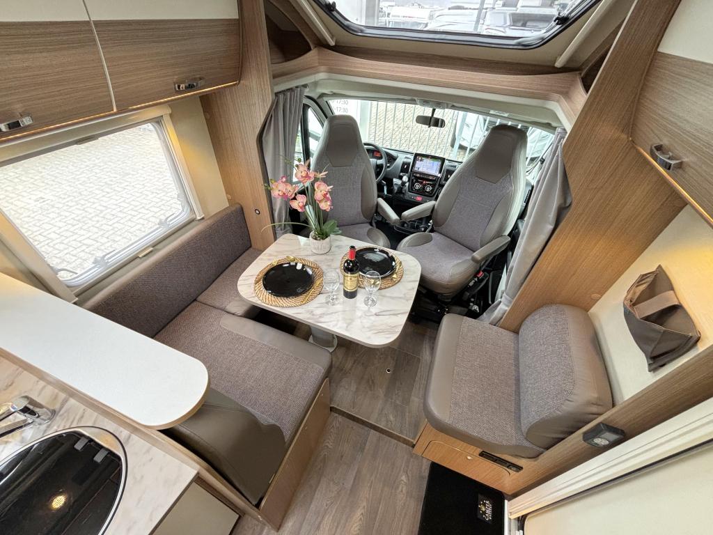 Carado T 449 QUEENSBED AUTOMAAT LEVELSYSTEEM 150PK !, Automaat, Fiat, 7 tot 8 meter, Bedrijf