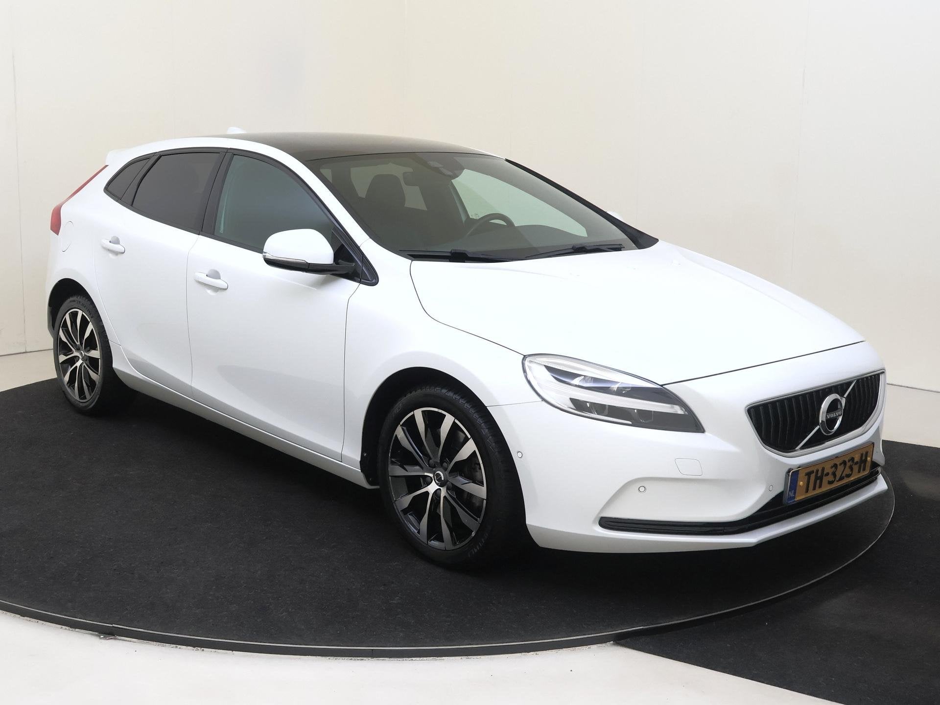 Volvo V40 1.5 T3 Dynamic Edition | Panoramadak | Achteruitri, Auto's, Volvo, 4 cilinders, Leder en Stof, Wit, Origineel Nederlands