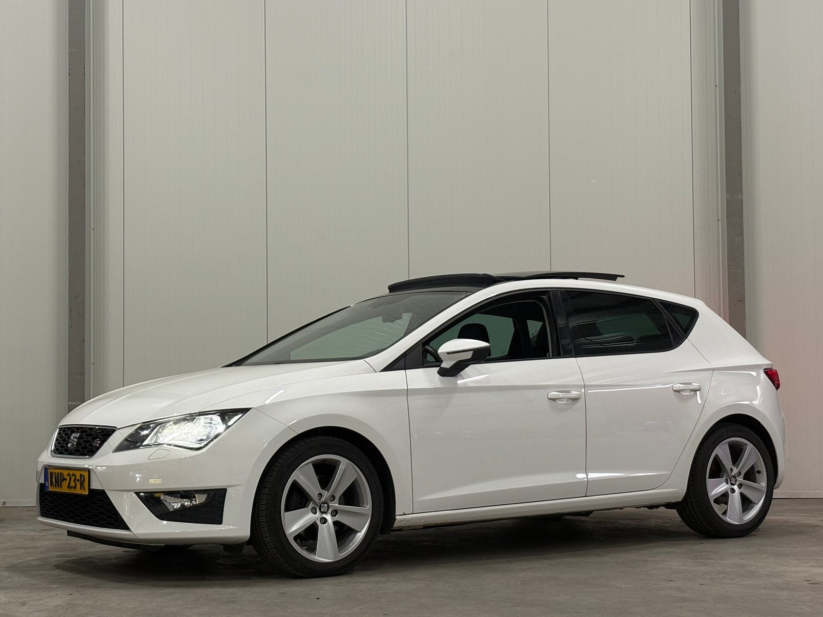 Seat Leon 1.4 TSI FR /AIRCO/PANORAMA/CRUISE/APK/GARANTIE/, Auto's, Voorwielaandrijving, Zwart, 4 cilinders, 1133 kg