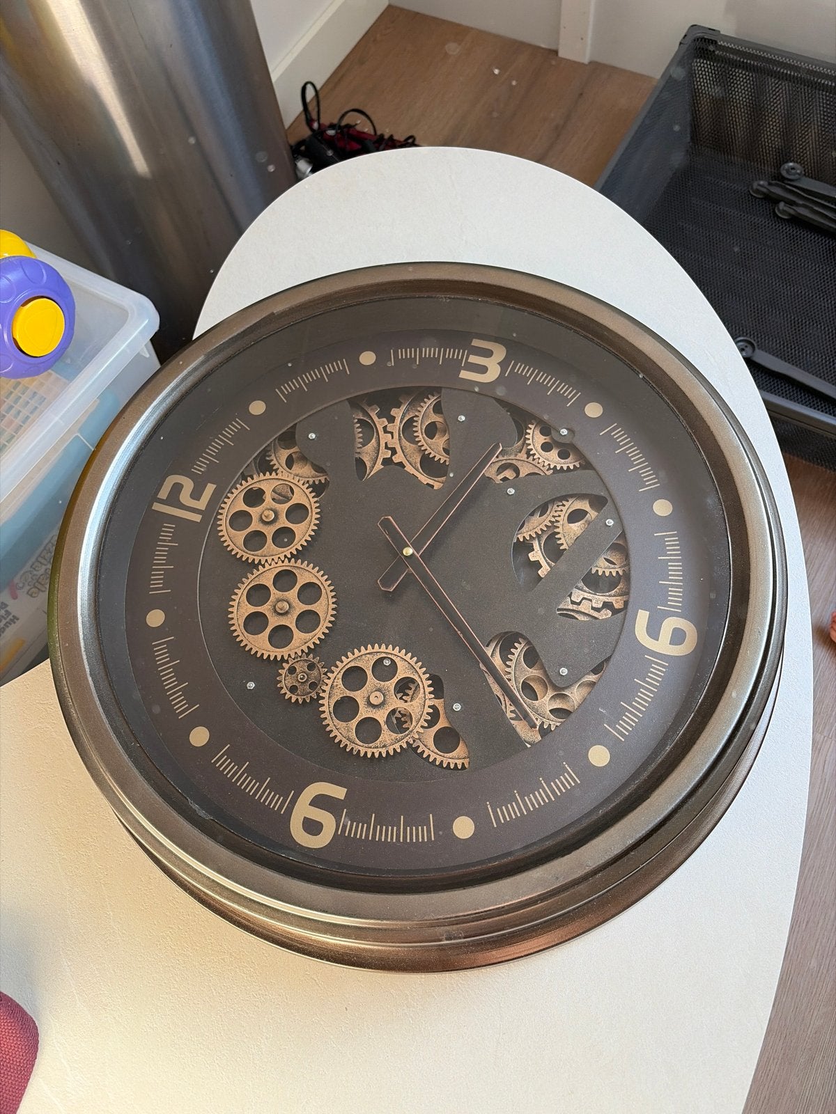 Grote wandklok met zichtbaar uurwerk - Bronskleurig, Huis en Inrichting, Woonaccessoires | Klokken, Ophalen, Zichtbaar uurwerk