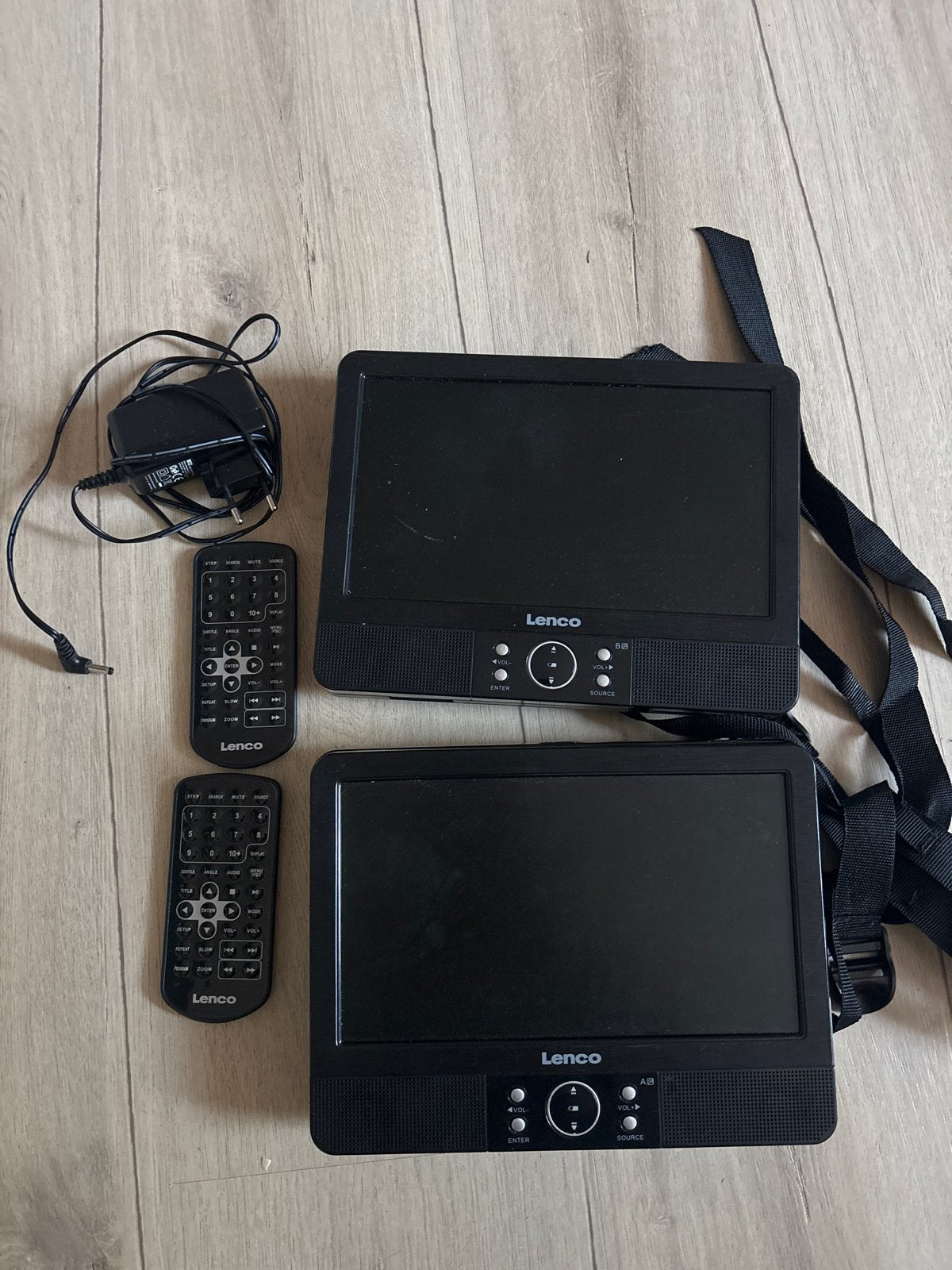 Lenco draagbare DVD-spelerset met afstandsbedieningen, Gebruikt, Draagbaar, Ophalen, Overige merken