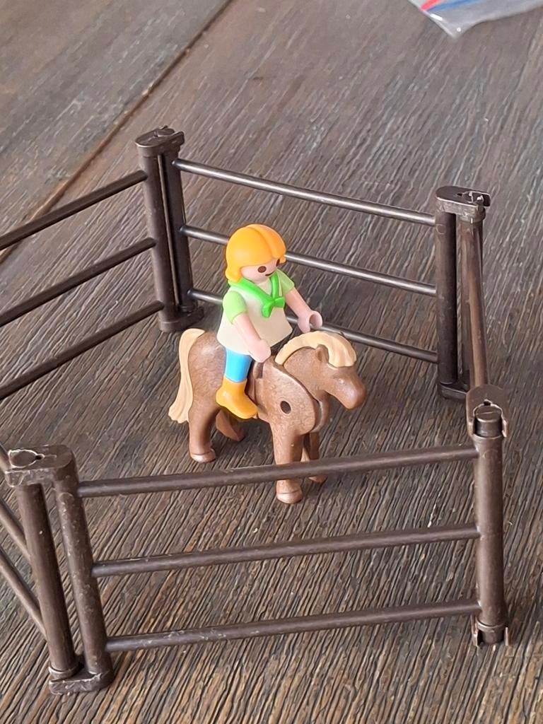 Playmobil meisje op pony met omheining, Kinderen en Baby's, Speelgoed | Playmobil, Ophalen of Verzenden, Gebruikt