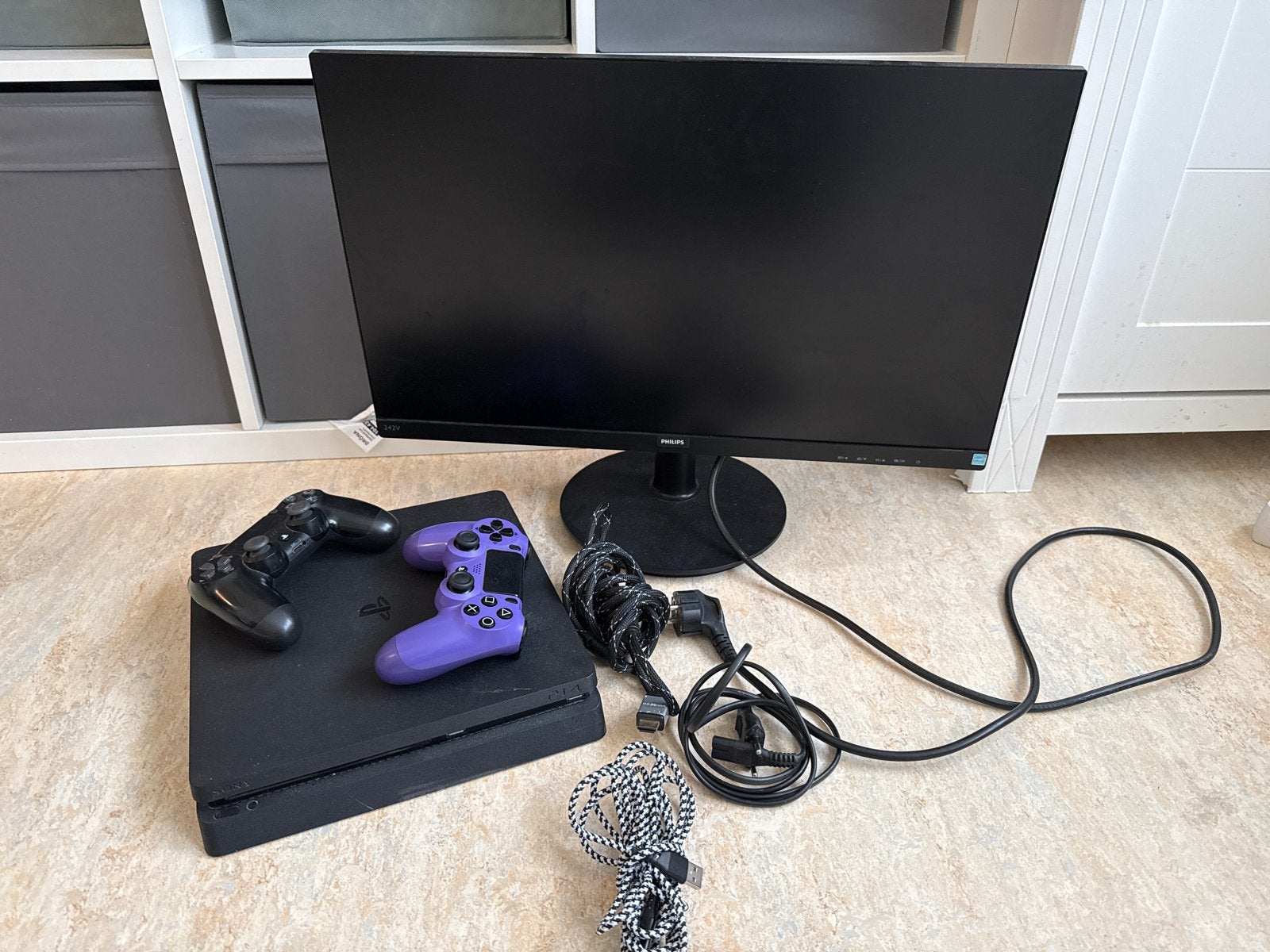 PlayStation 4 Slim met monitor, 2 controllers en 3 games, Met 2 controllers, Ophalen of Verzenden, Slim, Gebruikt
