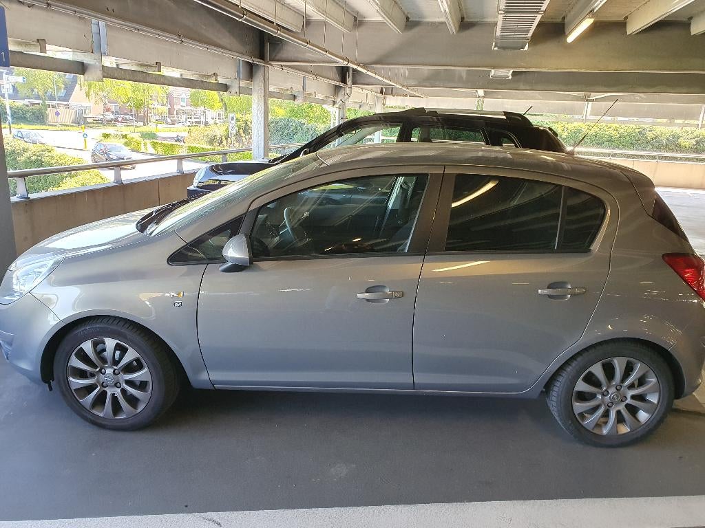 Opel Corsa 1.2 16V 5D Easytronic 2010 Bruin, Auto's, Opel, Stof, 750 kg, 4 cilinders, Bruin