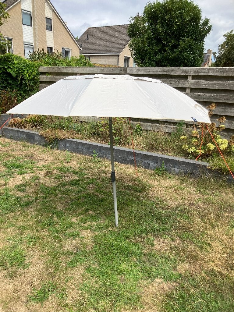 Parasol Terra Nation Rua Kiri Plus, Ophalen, Kantelbaar, 2 tot 3 meter, Zo goed als nieuw