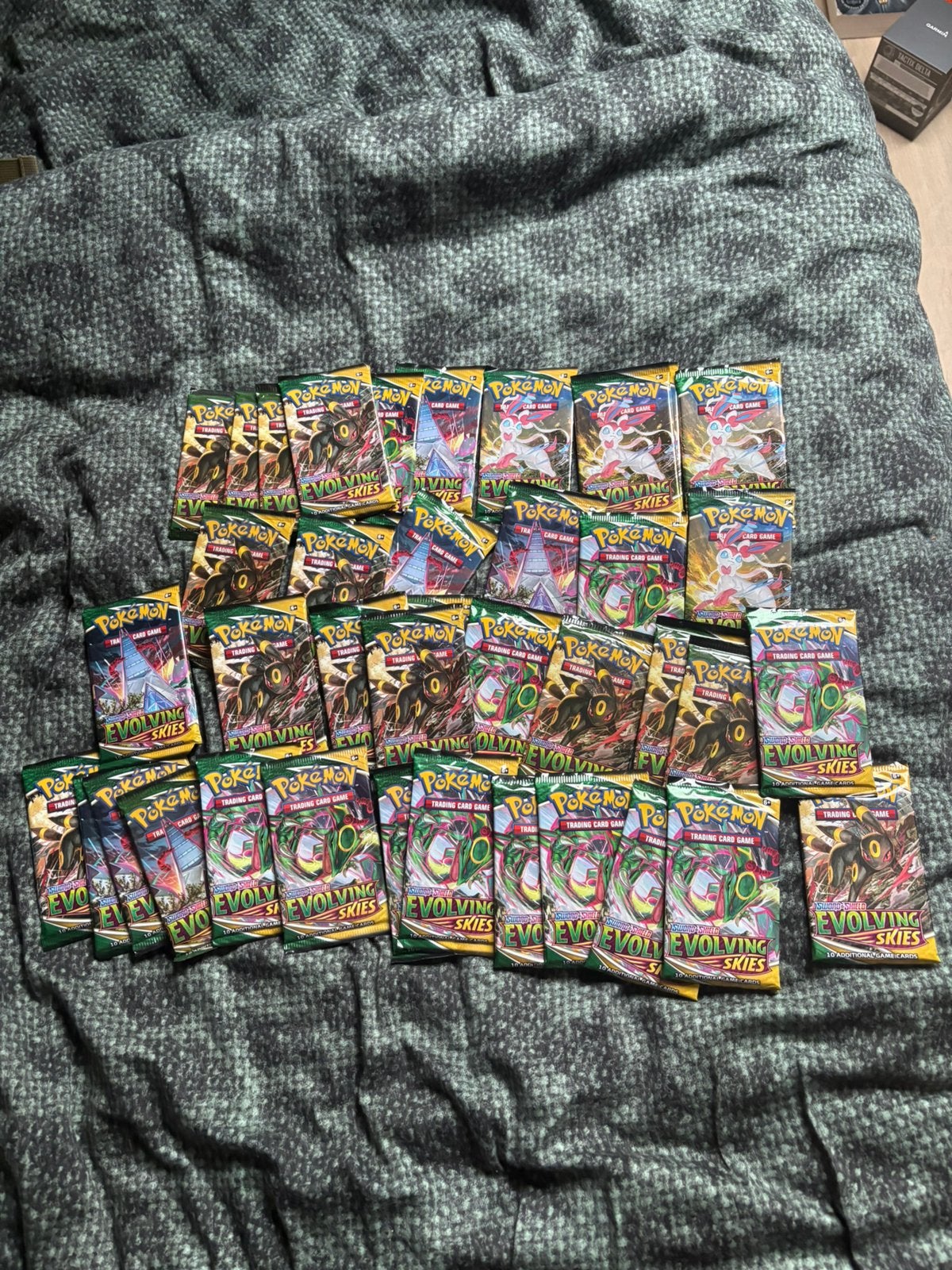 Evolving skies booster packs (ook los), Ophalen of Verzenden, Zo goed als nieuw
