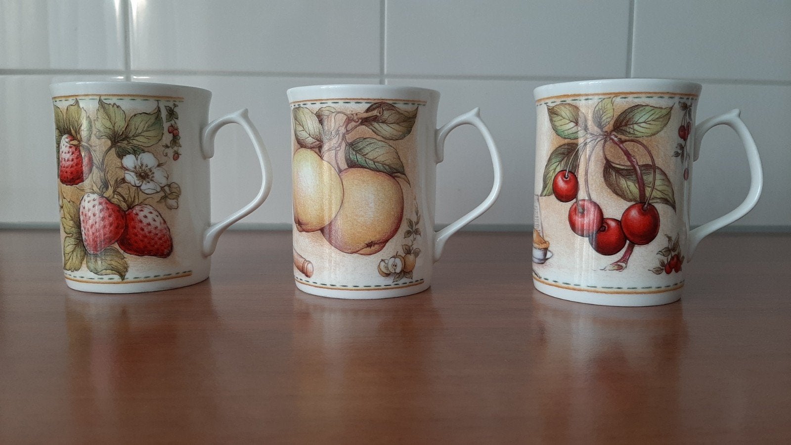Set van 3 Royal Grafton Fine Bone China Mokken, Ophalen, Overige merken, Vintage, Mok