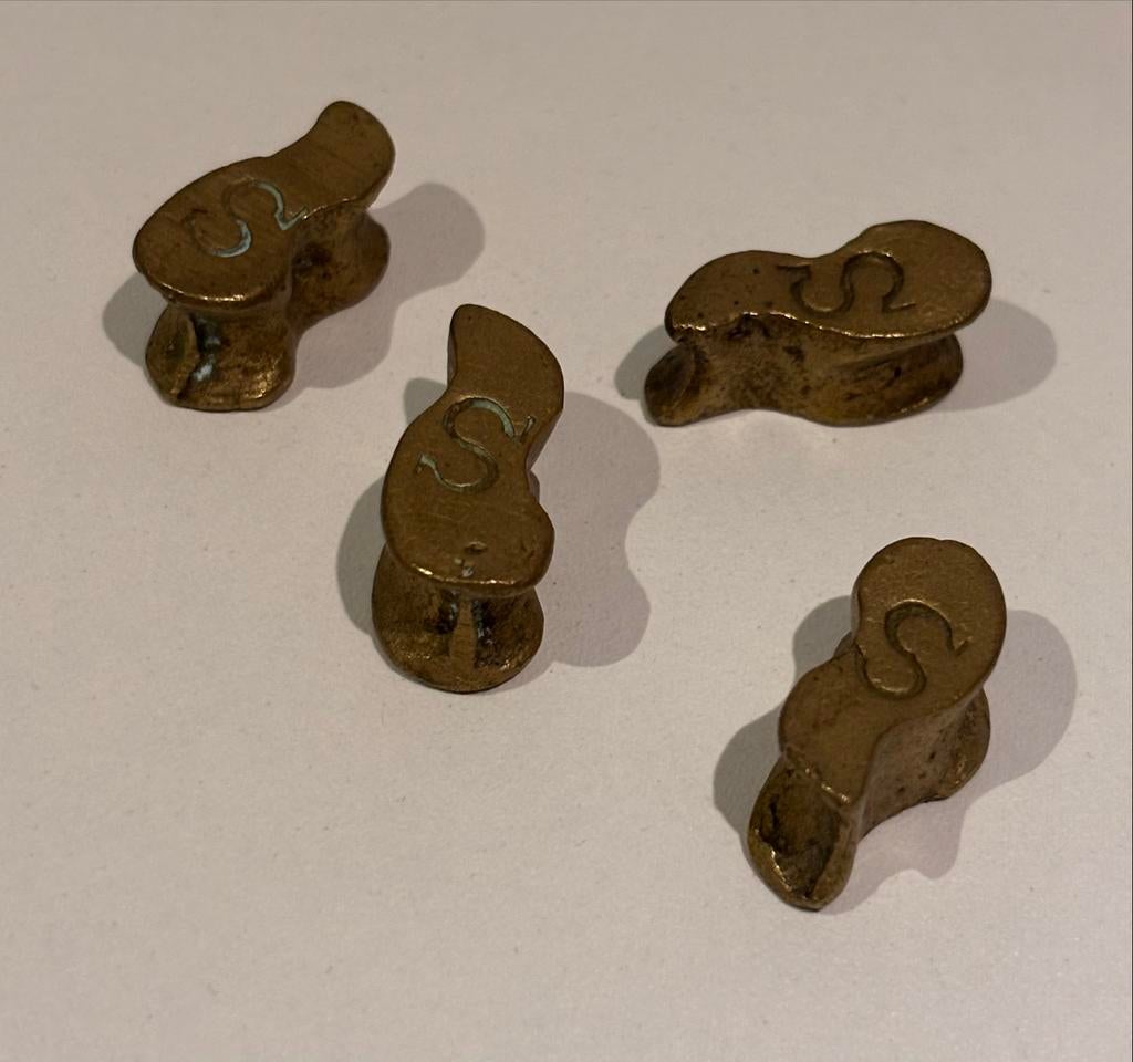 Set van 4 messing/bronzen bikkels, Ophalen of Verzenden, Brons