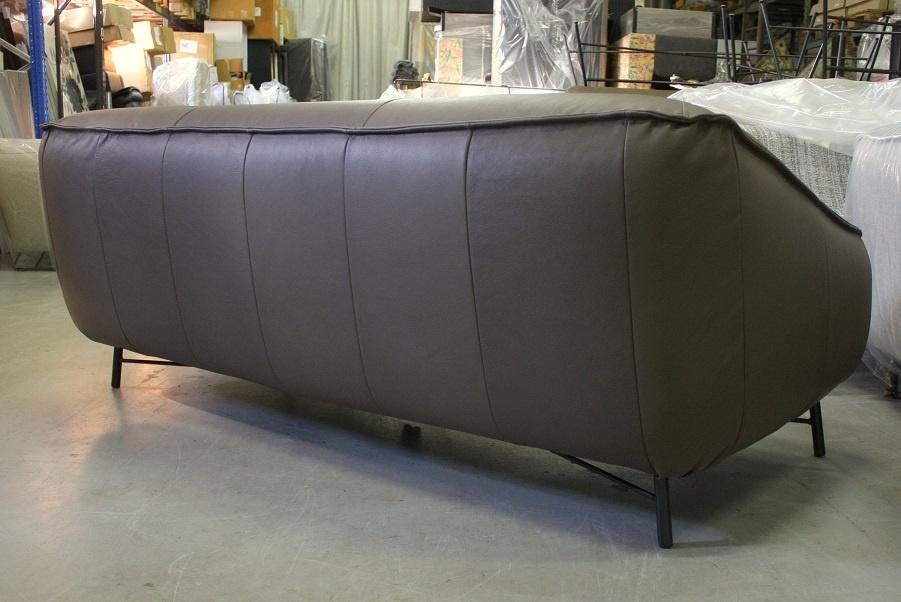 2x prachtige luxe bank GLOBE Jess Design metaal echt leer, Ophalen, Zo goed als nieuw, Leer, 75 tot 100 cm