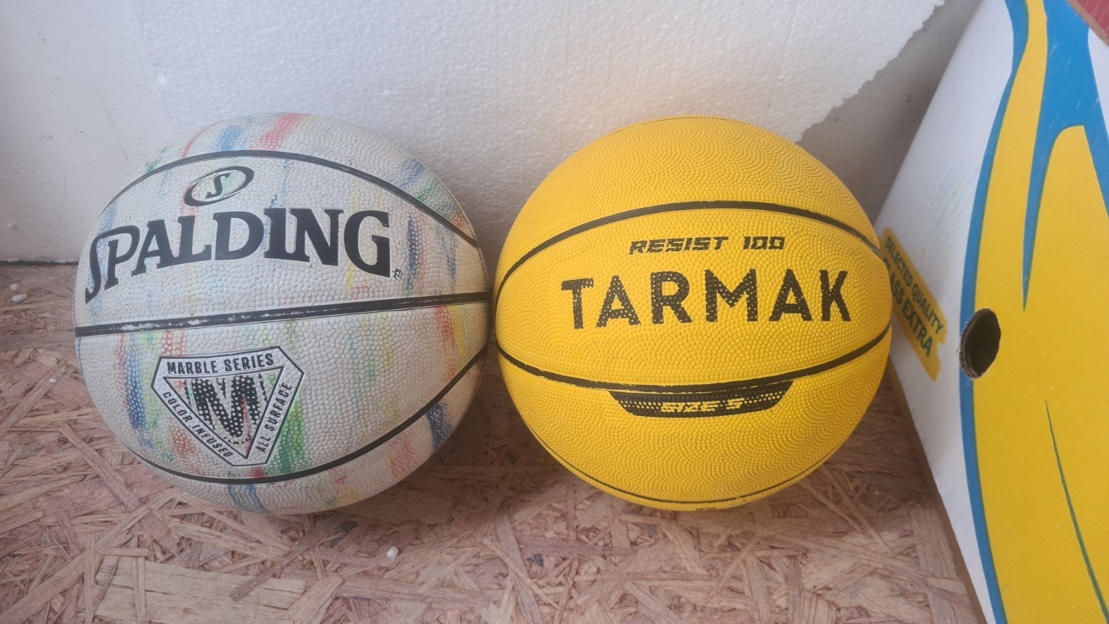 2 x basketbal Spalding Marble Series & Tarmak Resist 100, Sport en Fitness, Ophalen of Verzenden, Zo goed als nieuw, Bal