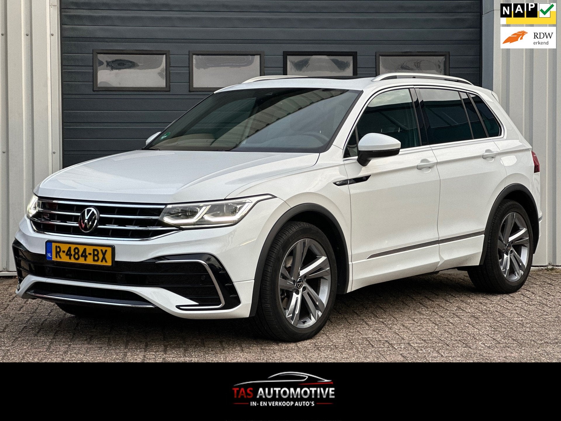 Volkswagen Tiguan 1.5 TSI R-Line Business+ PANO / 90.910 NAP, Auto's, Euro 6, 4 cilinders, Wit, Origineel Nederlands