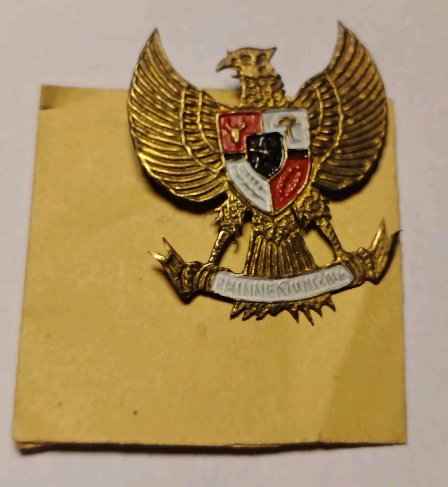 Het Wapen van Indonesië Speldje Broche, Ophalen of Verzenden, Landmacht, Overige gebieden, Embleem of Badge