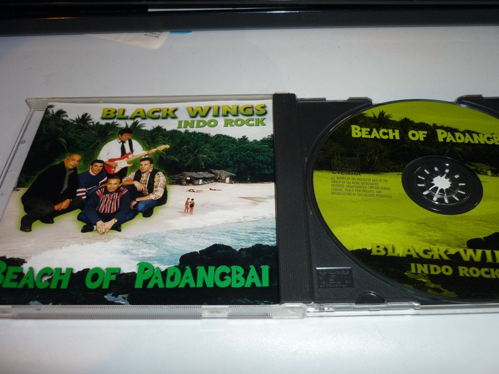 Black Wings - Beach of Padangbai Indo Rock CD, Inclusief boekje, Ophalen of Verzenden, Zo goed als nieuw, Overige genres