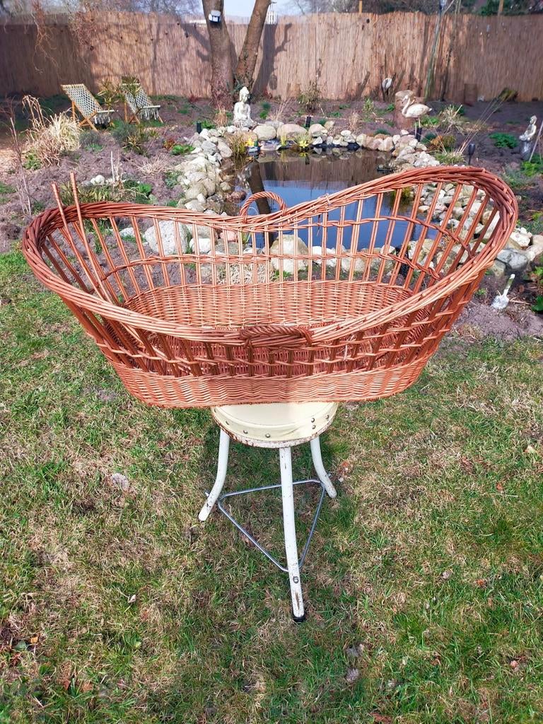 Rotan baby wieg - Vintage en charmant, Kinderen en Baby's, Babywiegjes en Ledikanten, Ophalen