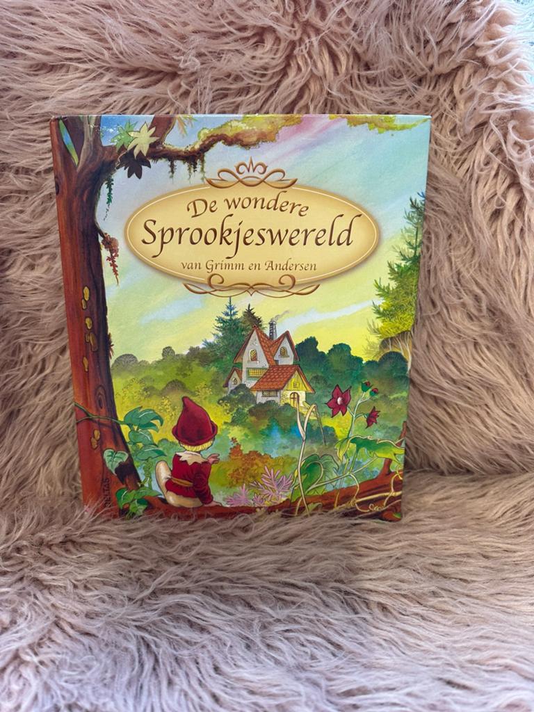De wondere Sprookjeswereld van Grimm en Andersen, Ophalen of Verzenden, Zo goed als nieuw