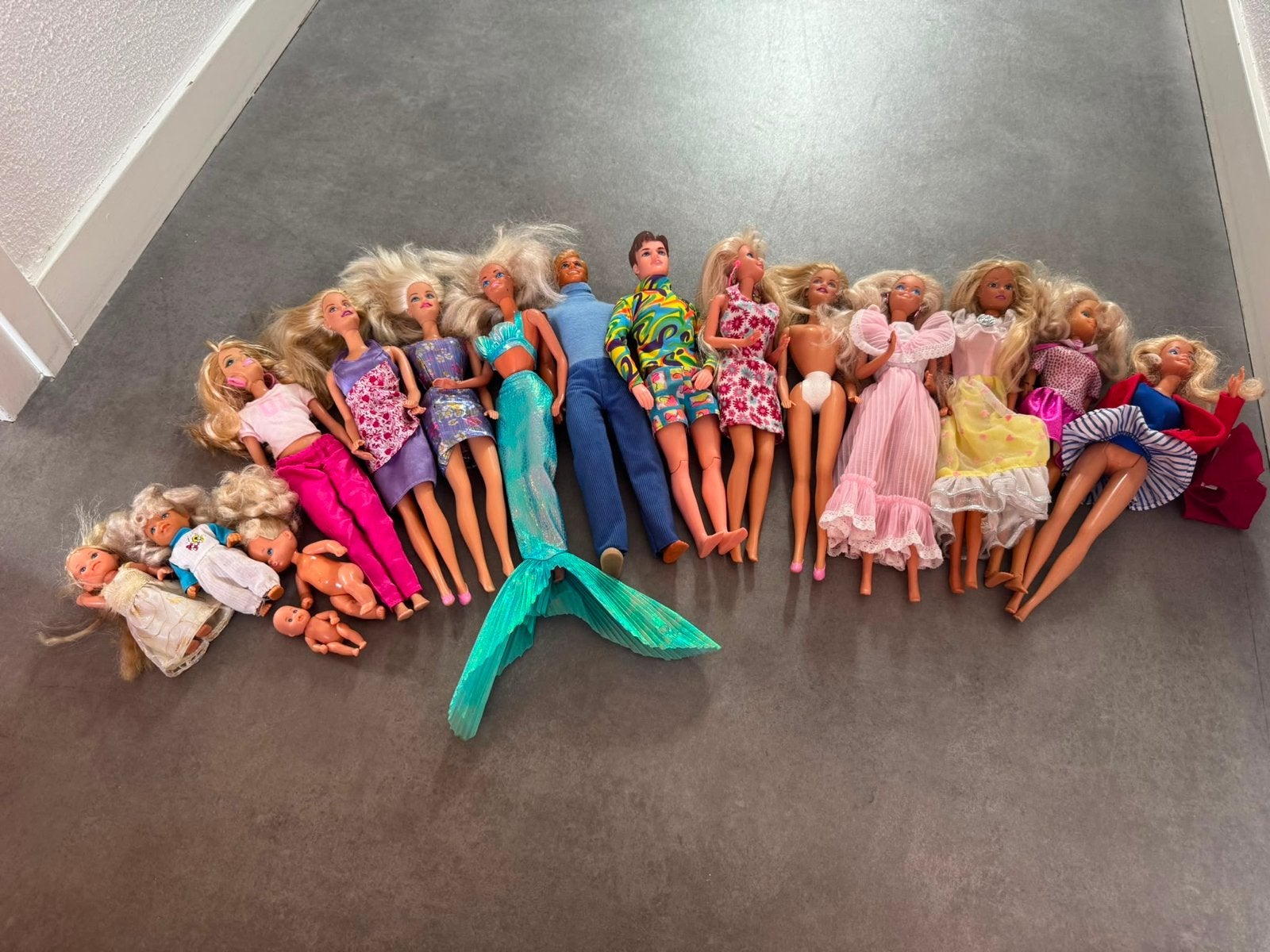 Grote Barbie collectie met poppen, paarden en meubels, Ophalen, Gebruikt, Barbie