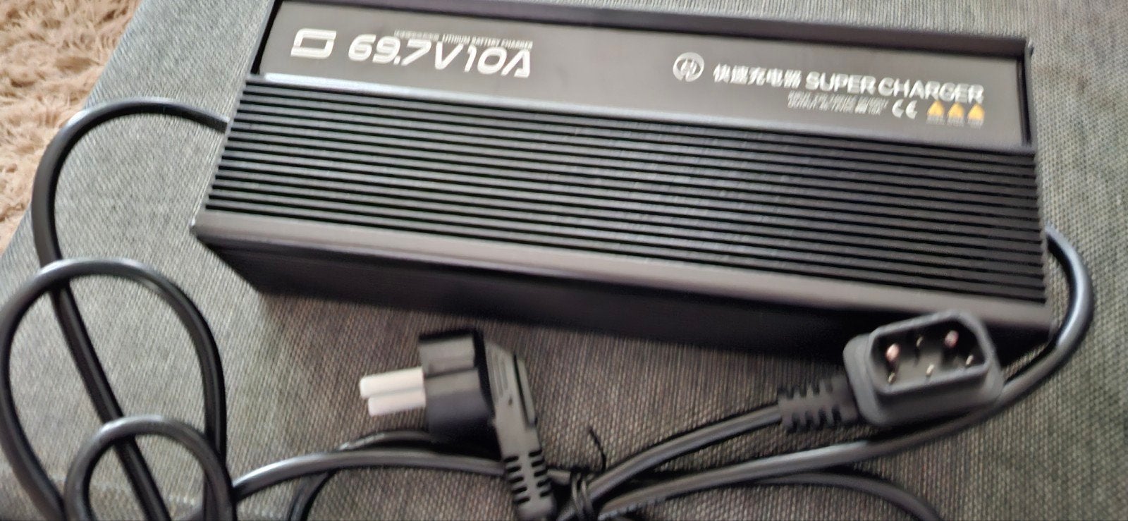 Super Acculader 69.7V 10A voor Soco Scooter - Nieuw, Ophalen of Verzenden, Nieuw