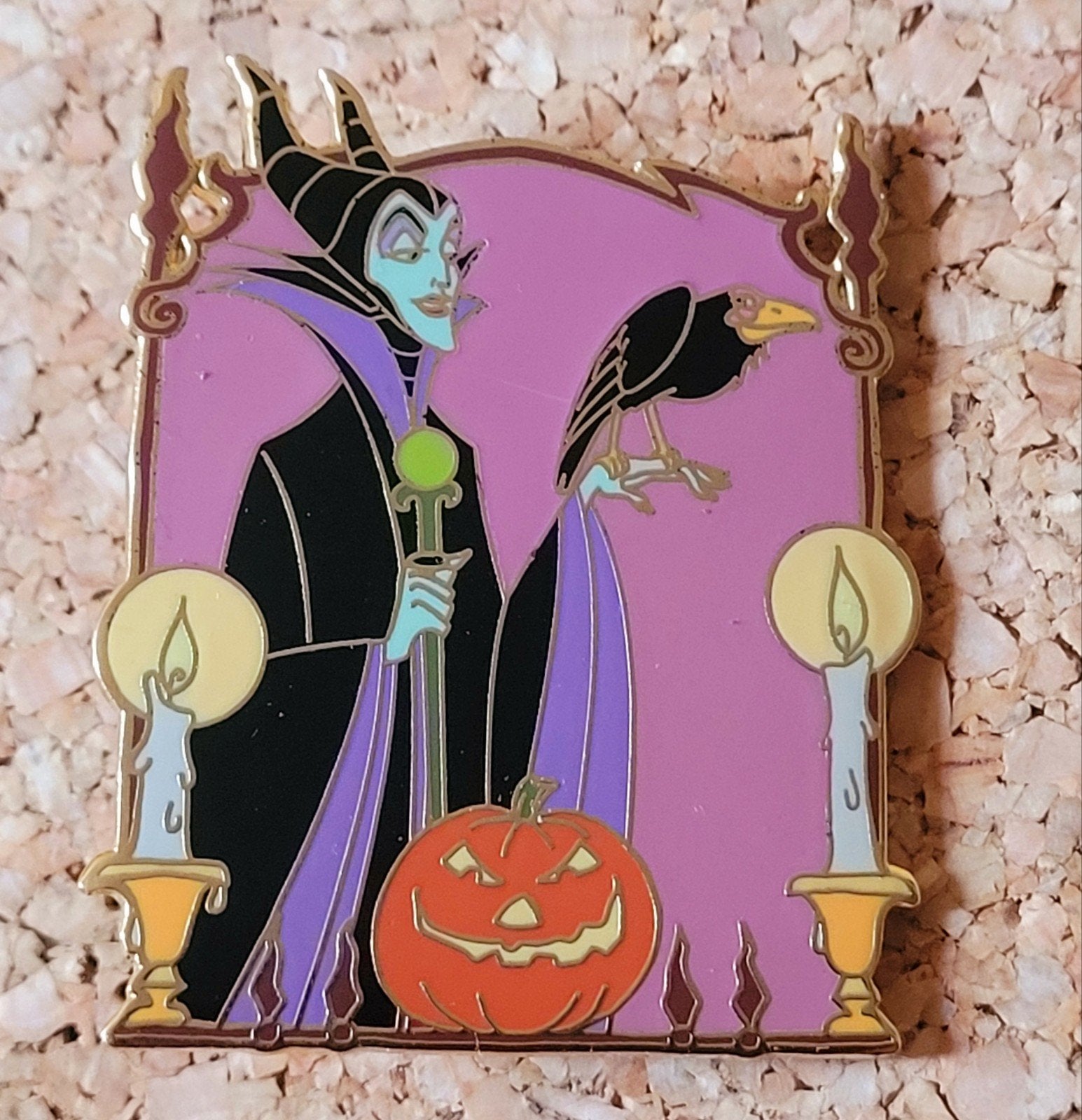 LE Disney Auctions pin Maleficent Diablo + Halloween pompoen, Verzamelen, Verzenden, Sneeuwwitje of Doornroosje, Zo goed als nieuw