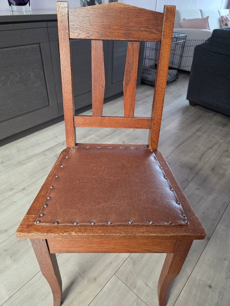 Zware eiken stoel met leren bekleding, Ophalen