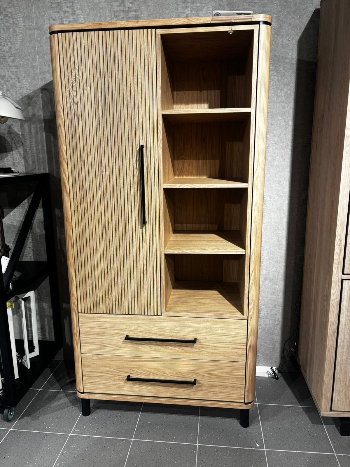Wandkast Meddo, Ophalen, 200 cm of meer, 50 tot 100 cm, Zo goed als nieuw