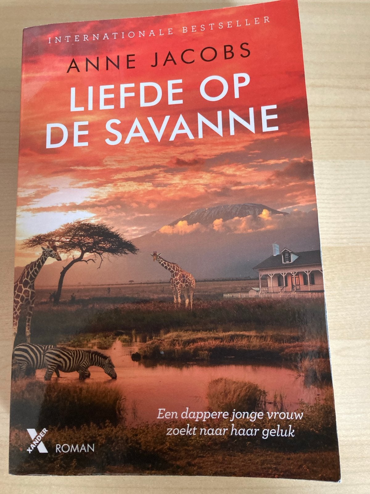 Liefde op de Savanne - Anne Jacobs (Roman), Ophalen of Verzenden, Zo goed als nieuw, Nederland