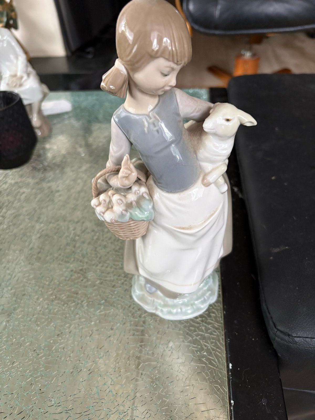Lladro beeldje meisje met lam en mandje, Ophalen, Zo goed als nieuw, Overige typen