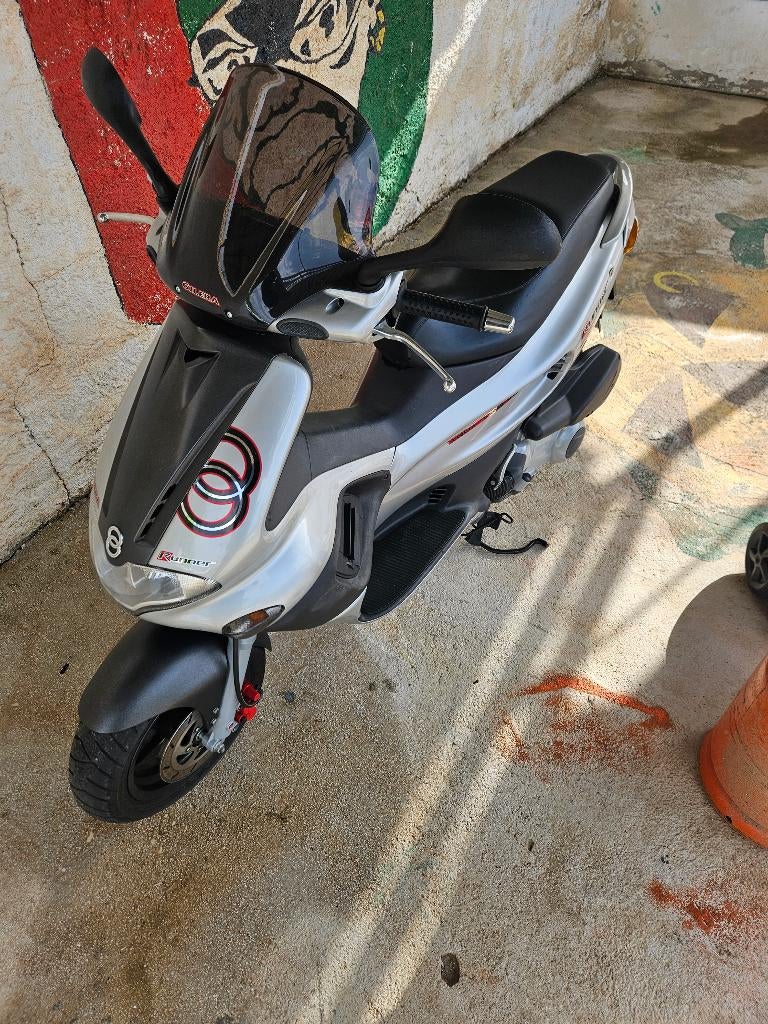 Gilera runner 125cc, Ophalen, Zo goed als nieuw, Benzinemotor, 1800 rpm of meer