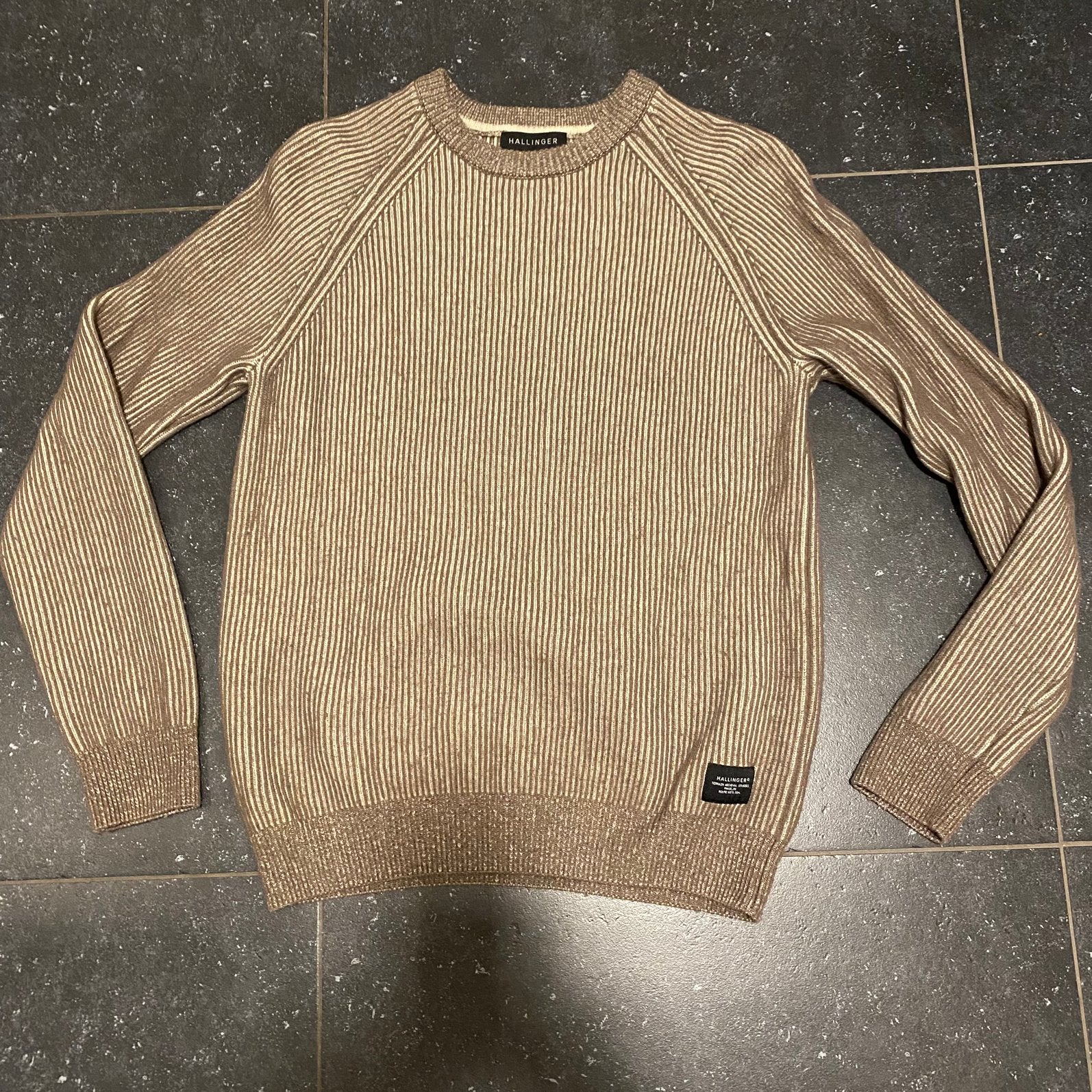 HALLINGER BEIGE WOLBLEND TRUI L /42, Kleding | Heren, Ophalen of Verzenden, Gedragen, Maat 52/54 (L), Beige