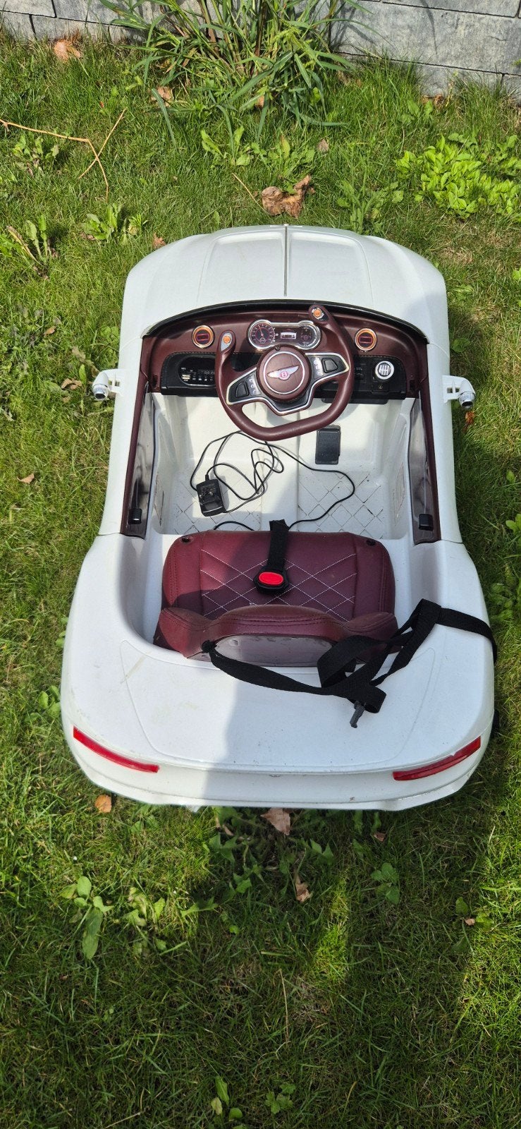 Elektrische kinderauto Bentley, wit, Ophalen, Gebruikt, Trapvoertuig