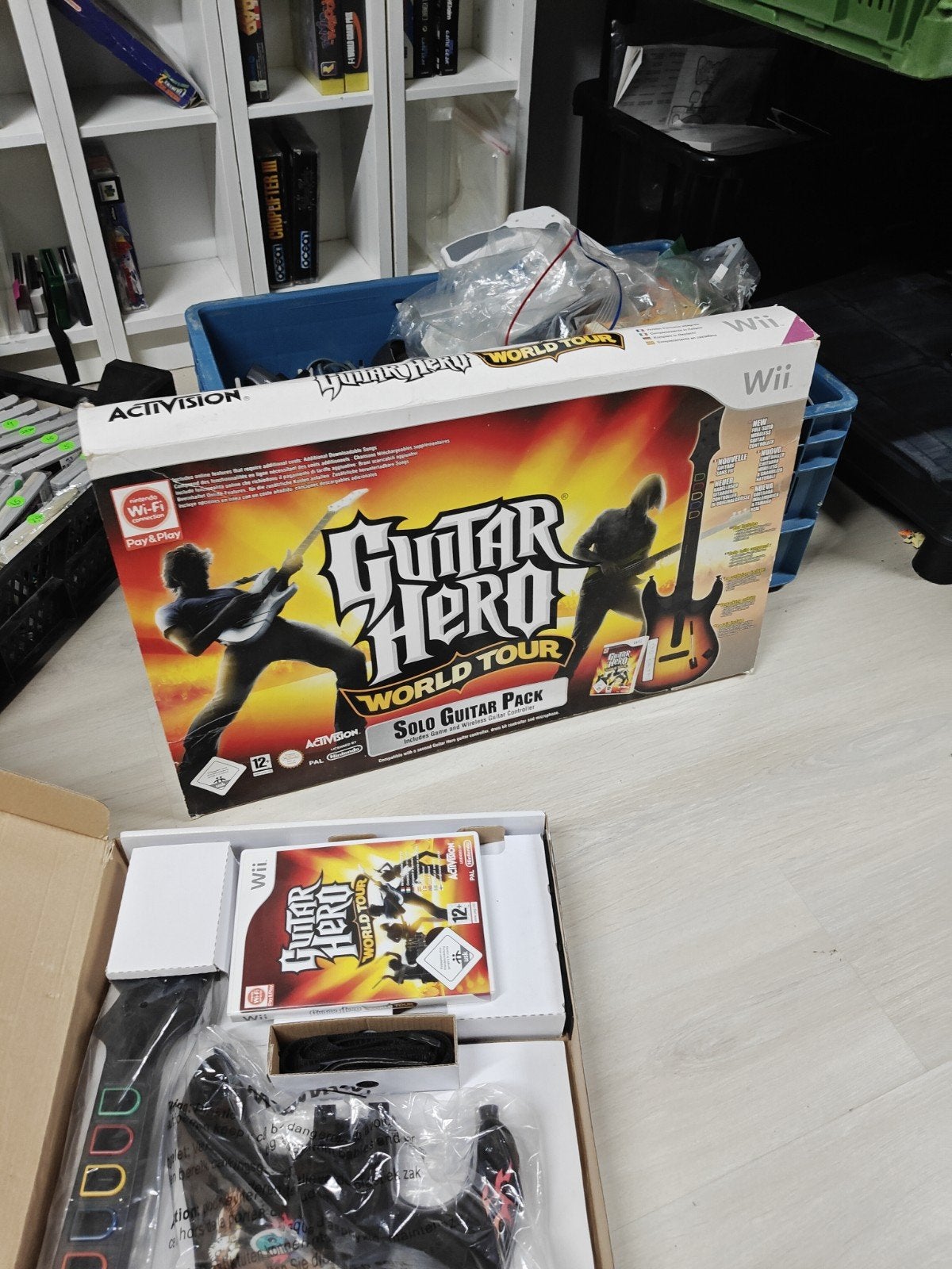 Guitar Hero World Tour Solo Guitar Pack Wii CIB, Muziek, Support@activision.com, Activision, 1 speler