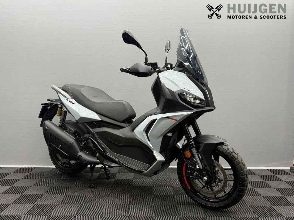 APRILIA SR GT 400 3500Km nieuwstaat (bj 2026), Motoren, Scooter, Motorrijbewijs A, Bedrijf, Onbekend
