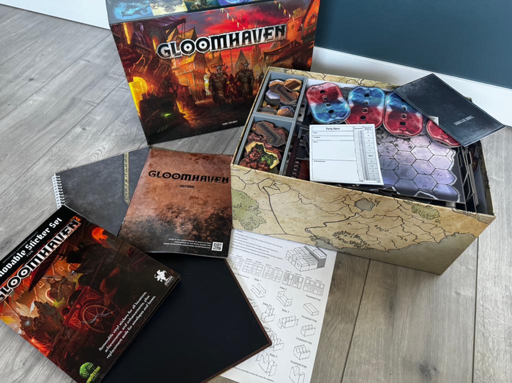 Gloomhaven, Ophalen of Verzenden, Zo goed als nieuw