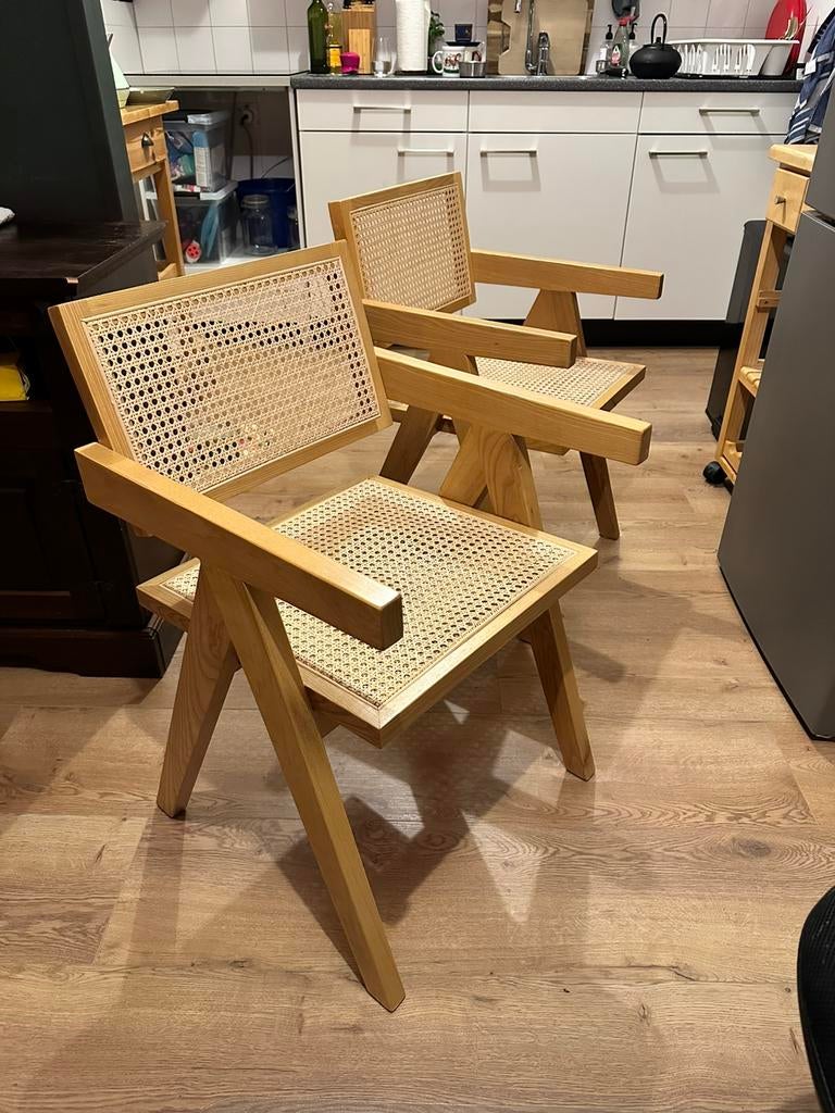 Twee stoelen Pierre Jeanneret 'V Leg, Huis en Inrichting, Ophalen, Zo goed als nieuw, Twee