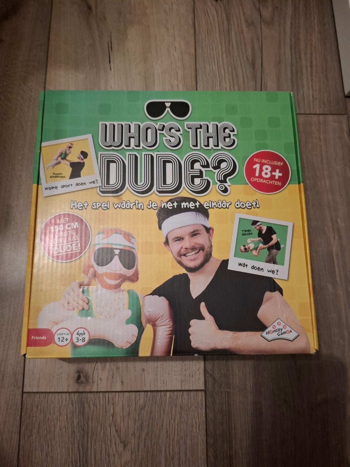 Who's The Dude? Gezelschapsspel - Inclusief 18+ Opdrachten, Drie of vier spelers, Ophalen of Verzenden, Zo goed als nieuw