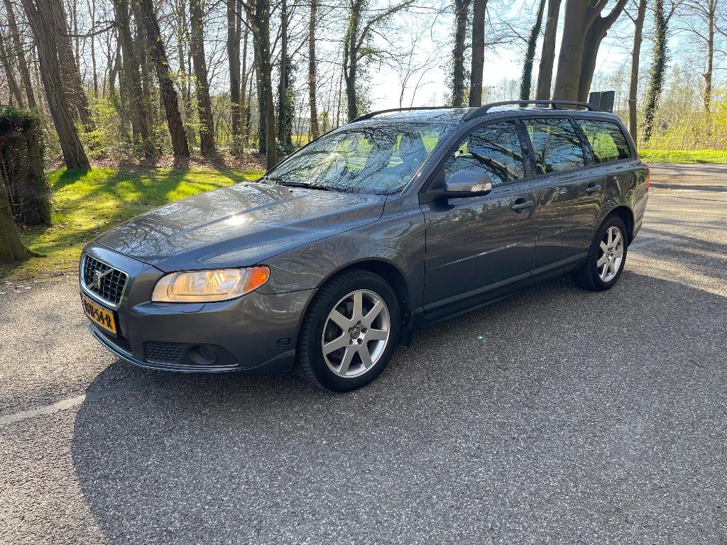 Volvo V70 2.5T Summum Automaat / 200Pk / 201Dkm / rijklaar, Euro 5, Skiluik, Zwart, 2521 cc