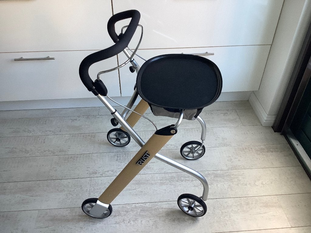 Trust binnen rollator, Diversen, Ophalen, Lichtgewicht, Zo goed als nieuw