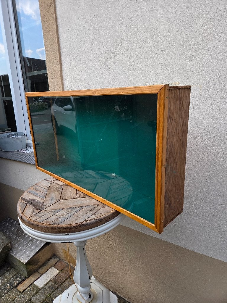Vitrinekast / prijzenkast met lamp, Huis en Inrichting, Kasten | Vitrinekasten, Ophalen, Gebruikt, 25 tot 50 cm, 50 tot 100 cm