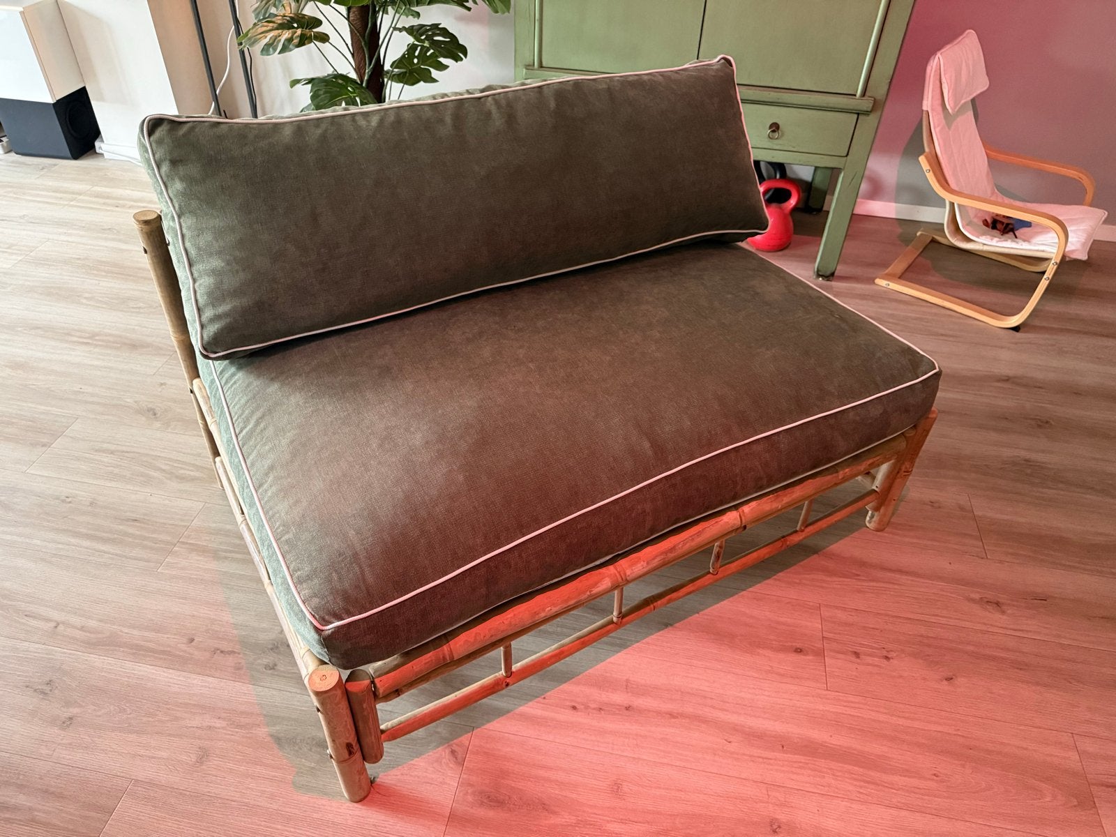 Bamboe palletbank met groene kussens - 120x85x66 cm, Huis en Inrichting, Ophalen, Zo goed als nieuw, 100 tot 125 cm, Riet of Rotan