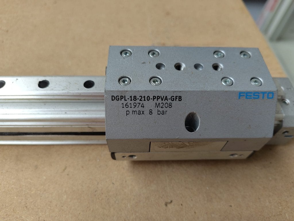 Festo DGPL-18-210-PPVA-GFB Pneumatische Lineaire Aandrijving, Ophalen, Zo goed als nieuw