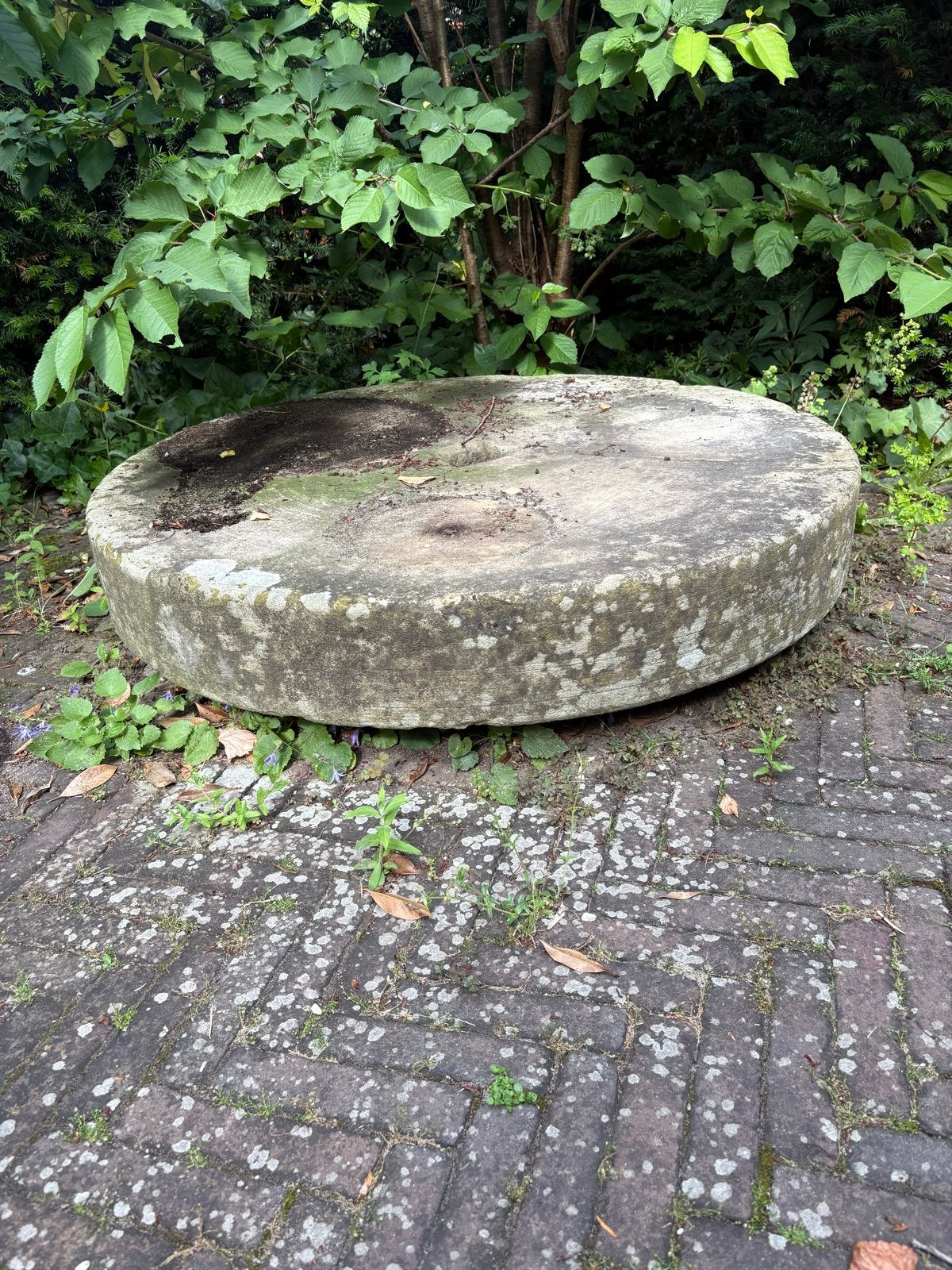 Grote antieke molensteen, 106 cm diameter, Ophalen