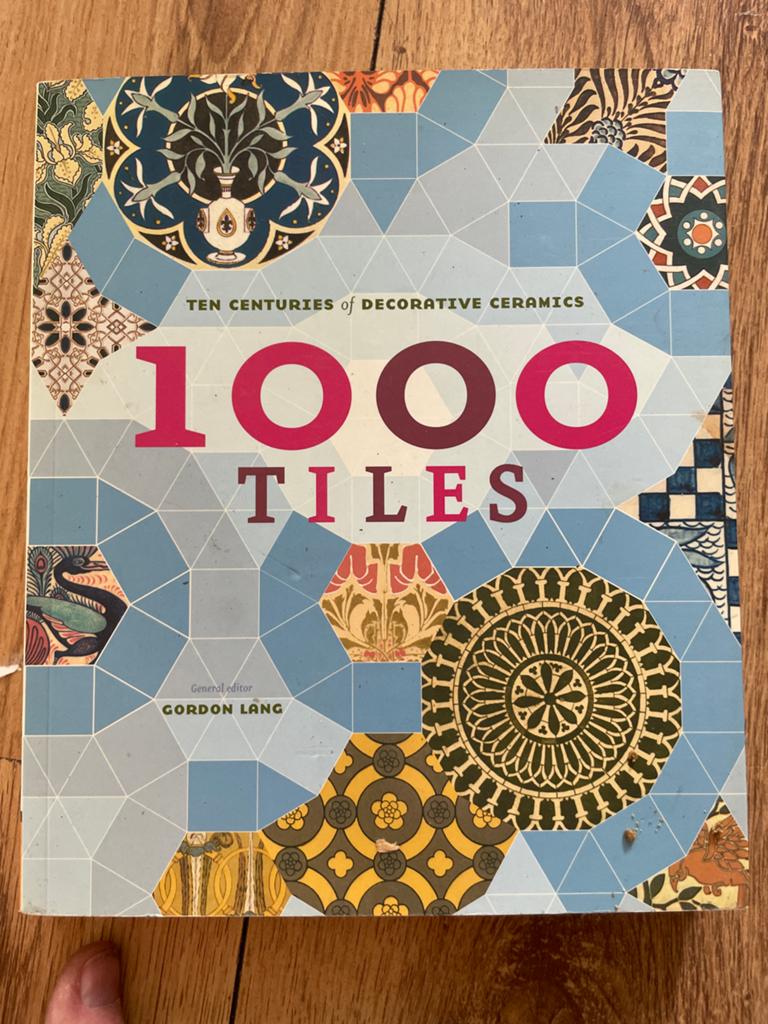 1000 Tiles: Tien Eeuwen Decoratieve Keramiek, Boeken, Ophalen of Verzenden, Zo goed als nieuw, Overige onderwerpen, Gordon lang
