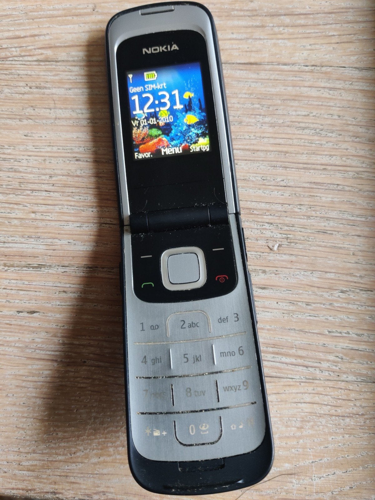 Nokia 2720 flip mobiele telefoon, Ophalen, Zwart, Inklapmodel