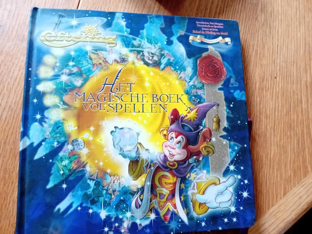 Efteling Het magische boek vol spellen 2002 incompleet, Ophalen of Verzenden, Gebruikt, Beeldje of Poppetje