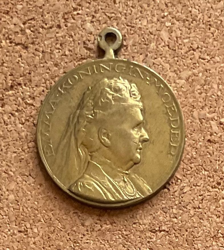 Penning Hanger - EMMA KONINGIN-MOEDER -1858 1928., Ophalen of Verzenden, Overige materialen, Nederland