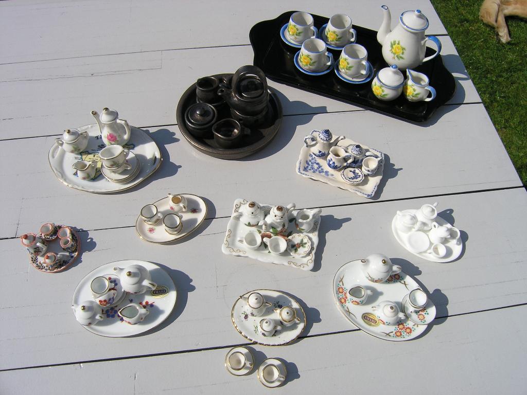 exclusieve miniatuur serviesjes, Antiek en Kunst, Antiek | Servies compleet, Ophalen of Verzenden