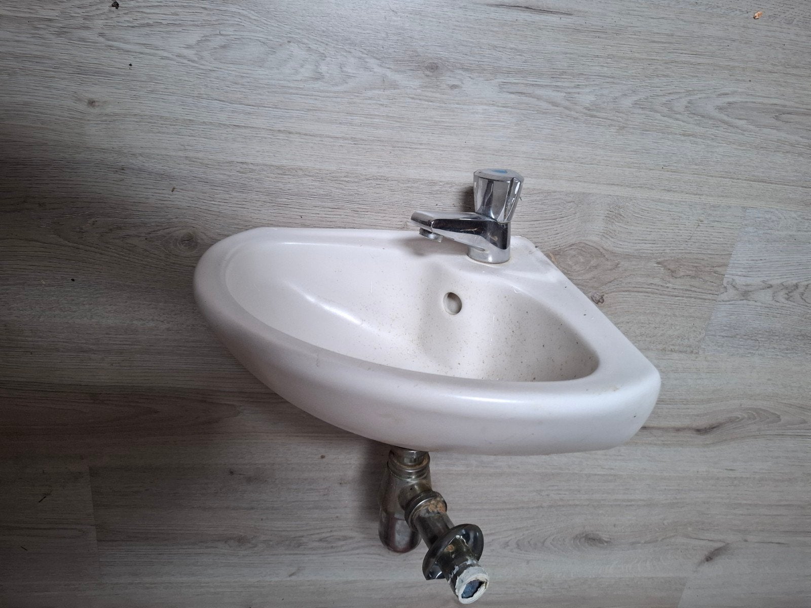 Hoekfontein voor toilet inclusief kraan creme-wit, Doe-het-zelf en Verbouw, Ophalen of Verzenden, Gebruikt, Wastafel